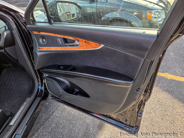 Vehicle image 36 of 38