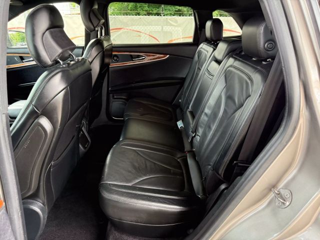 Vehicle image 18 of 58