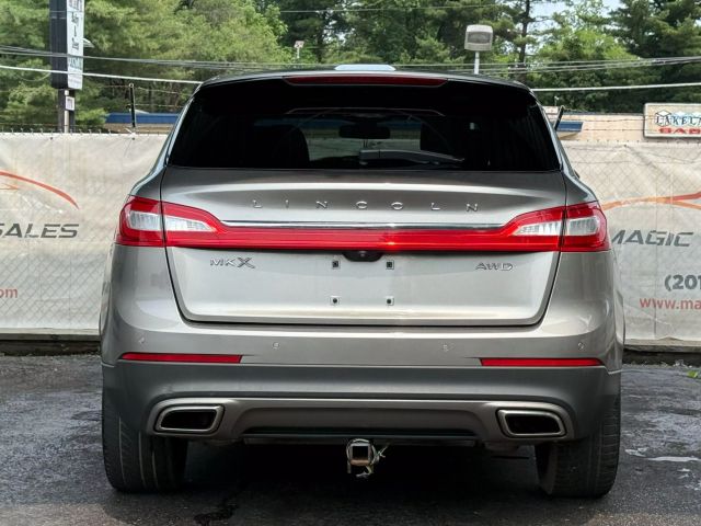 Vehicle image 9 of 58