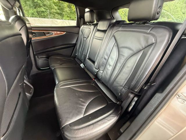 Vehicle image 19 of 58