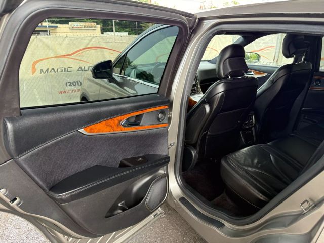 Vehicle image 17 of 58