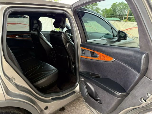 Vehicle image 21 of 58
