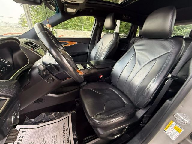 Vehicle image 16 of 58