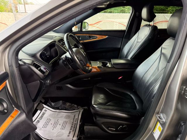 Vehicle image 15 of 58