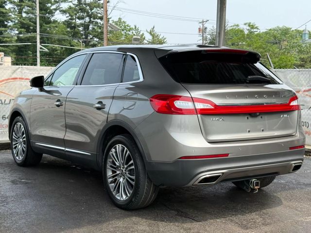 Vehicle image 10 of 58