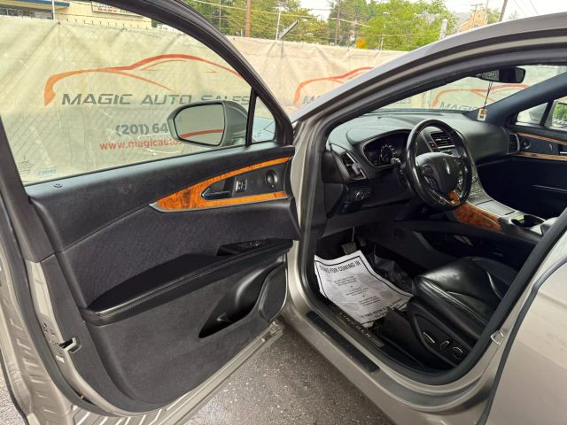 Vehicle image 14 of 58
