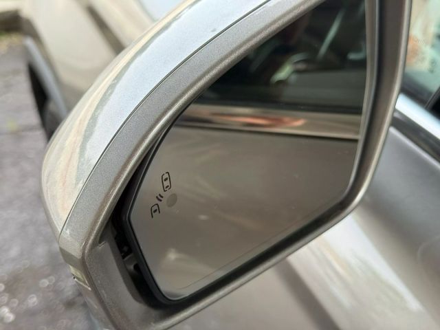 Vehicle image 37 of 58