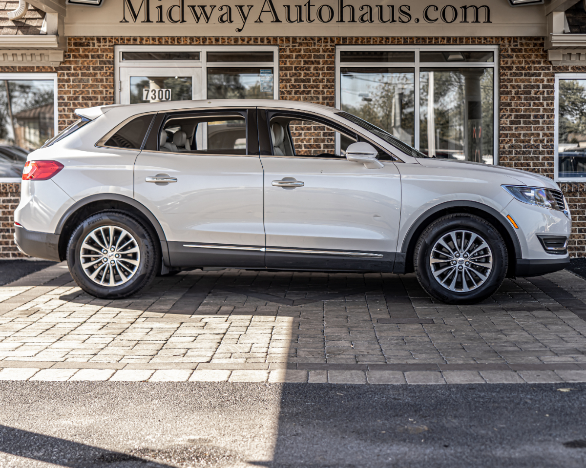 Vehicle image 5 of 41