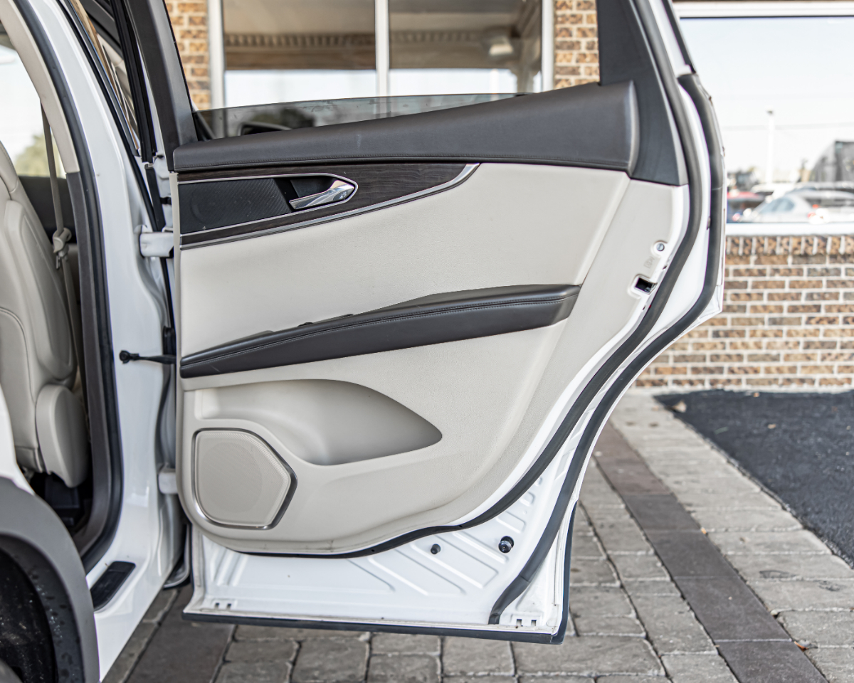 Vehicle image 40 of 41
