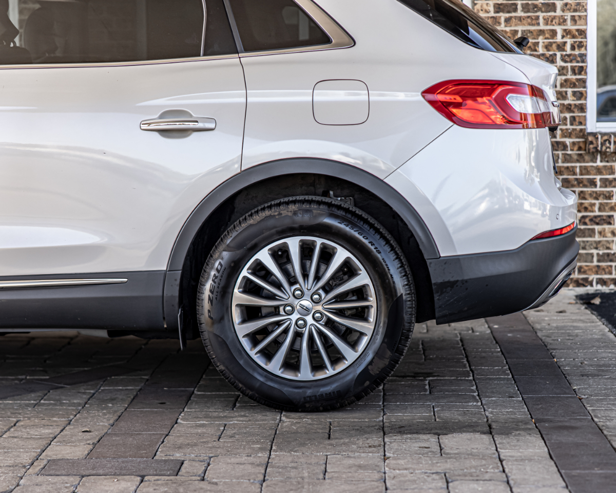 Vehicle image 11 of 41