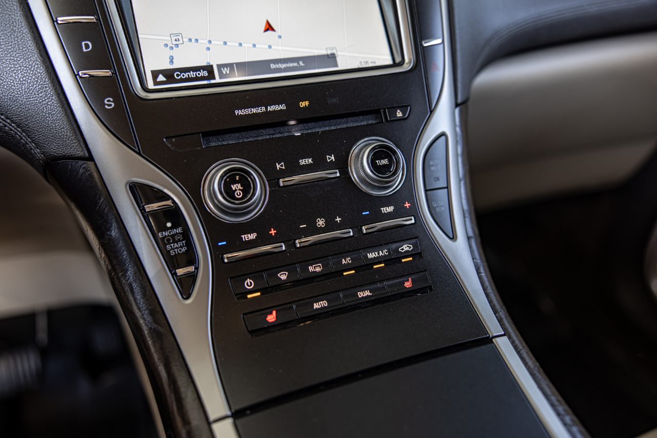 Vehicle image 27 of 41