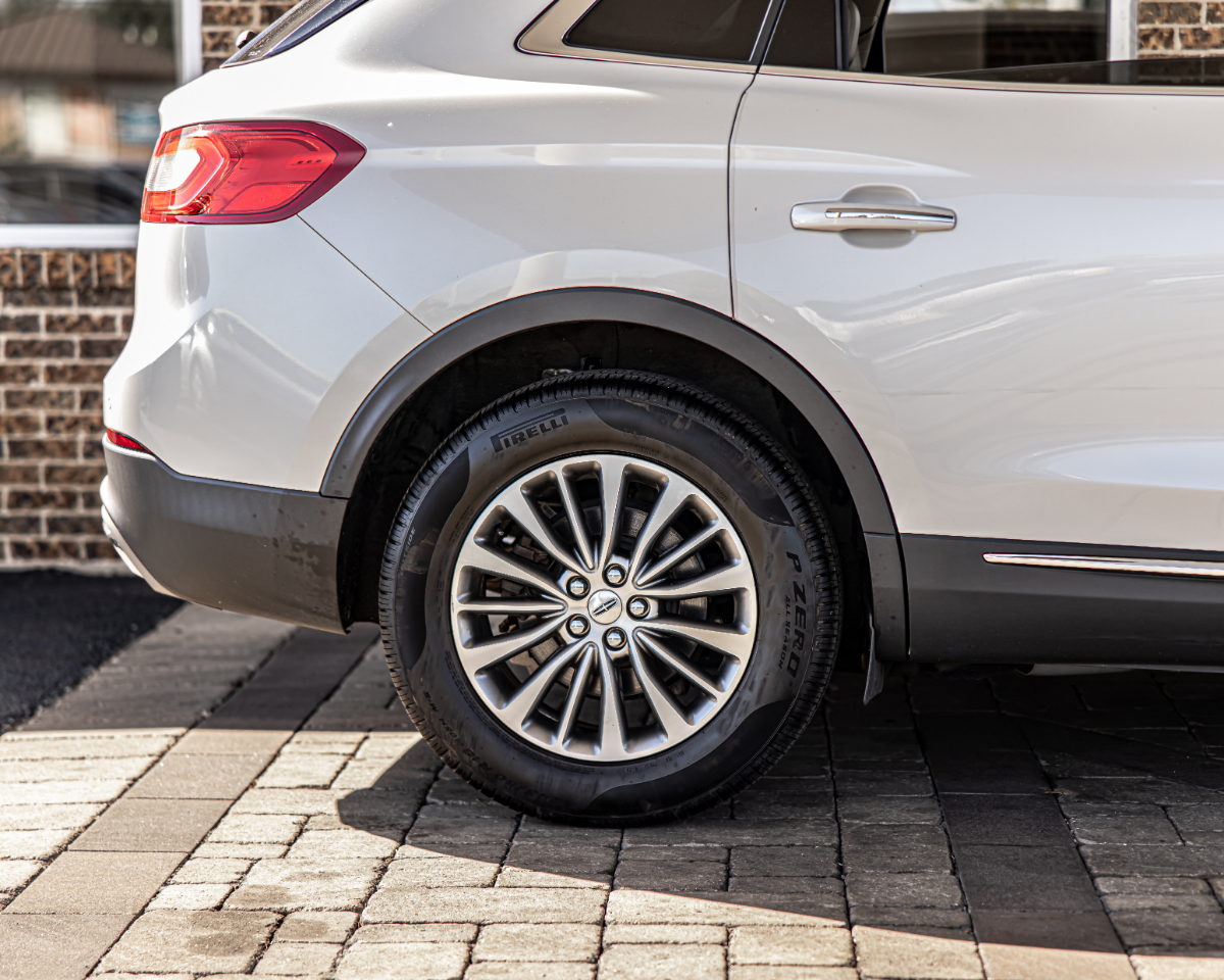 Vehicle image 14 of 41