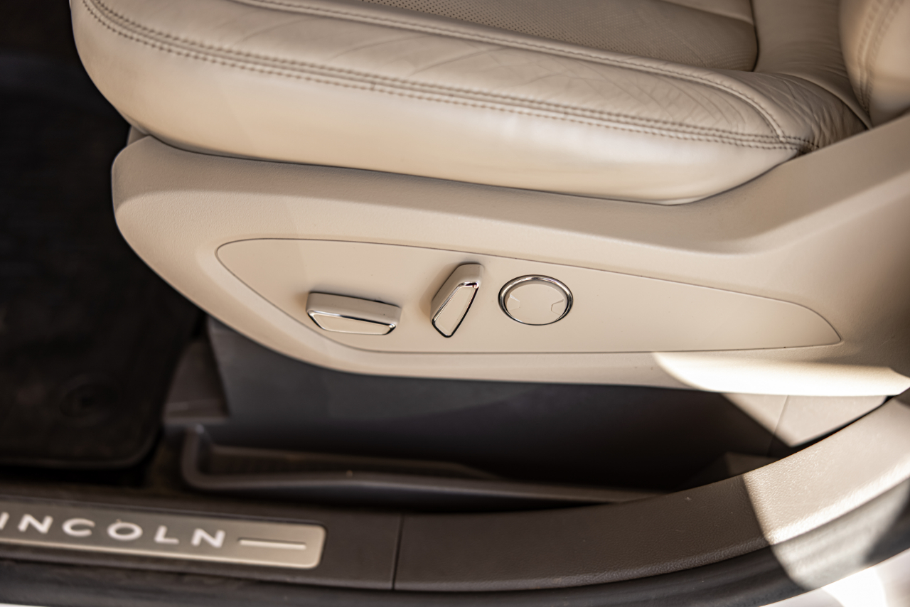 Vehicle image 21 of 41