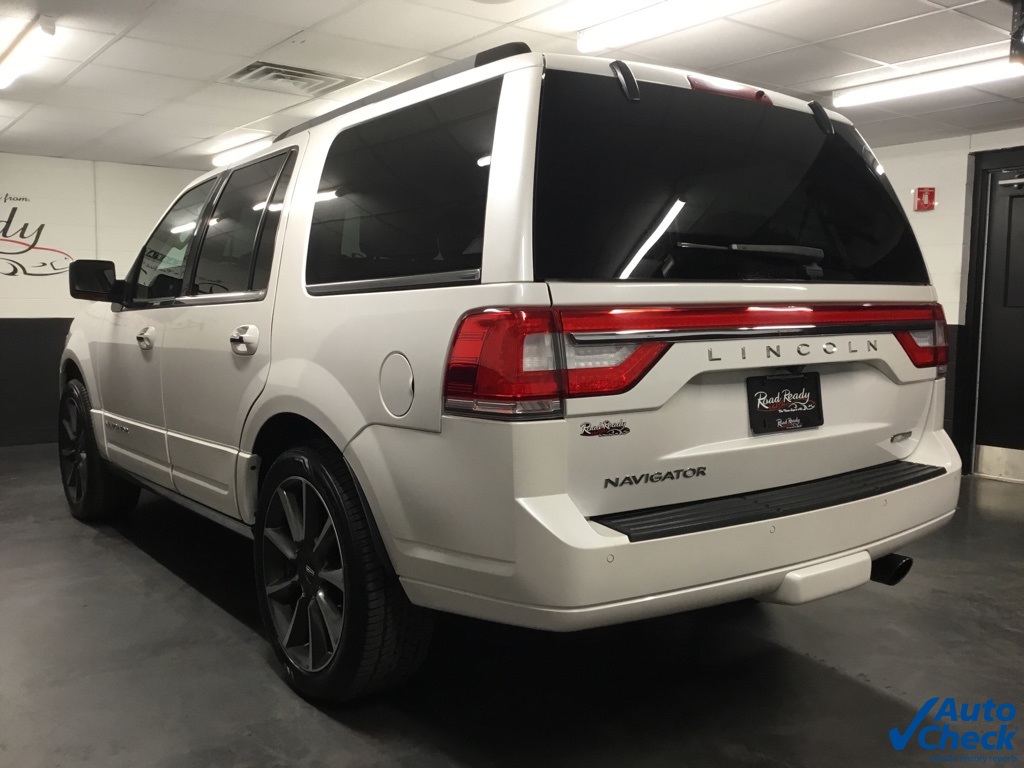 Vehicle image 10 of 56