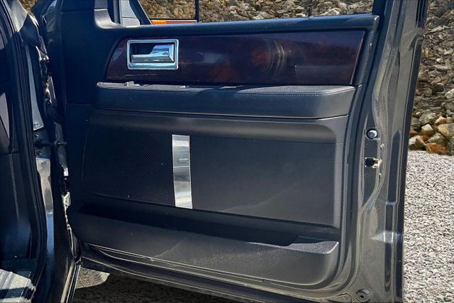 Vehicle image 9 of 33