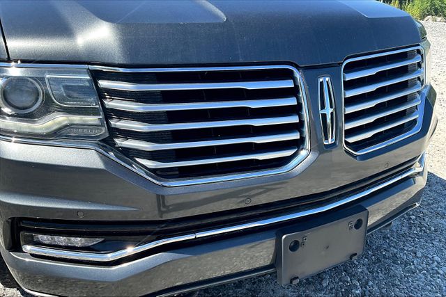 Vehicle image 23 of 33
