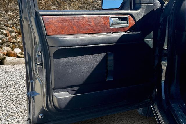 Vehicle image 8 of 33