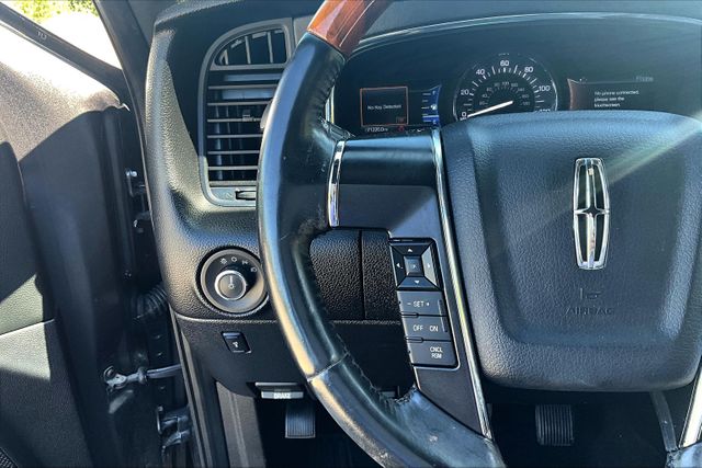 Vehicle image 17 of 33