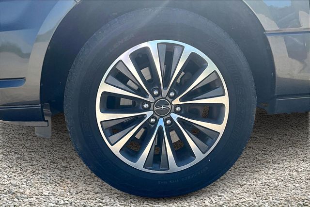 Vehicle image 7 of 33
