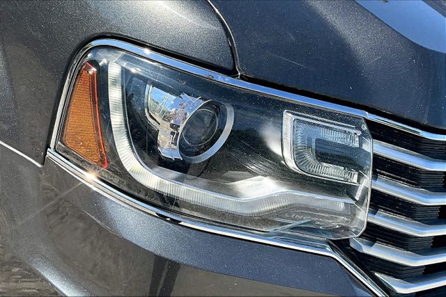 Vehicle image 22 of 33