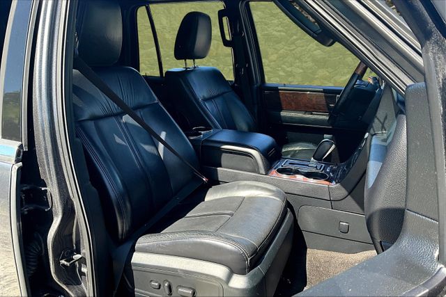 Vehicle image 10 of 33