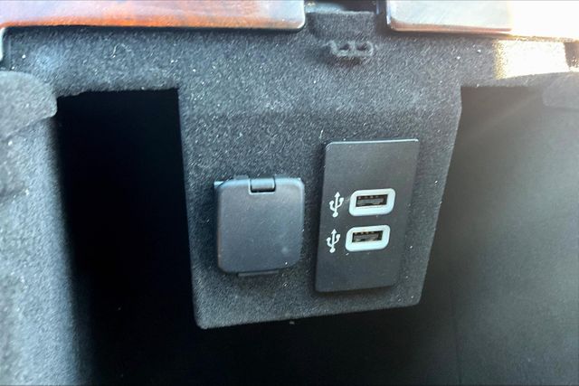Vehicle image 26 of 33
