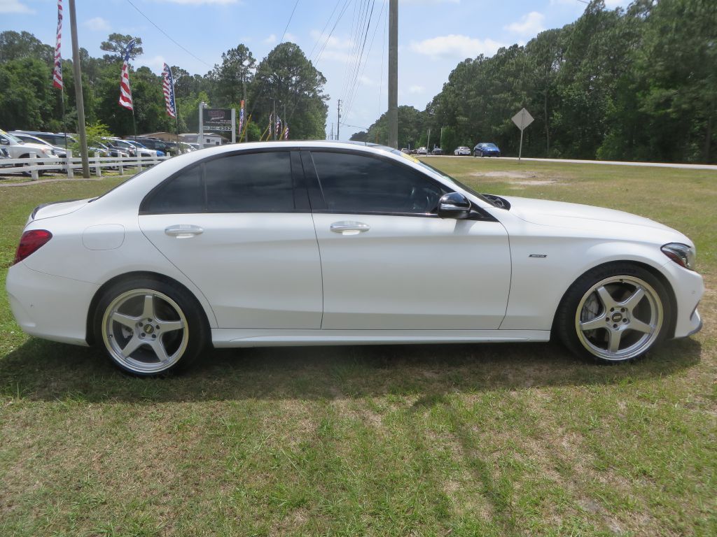 Vehicle image 3 of 24