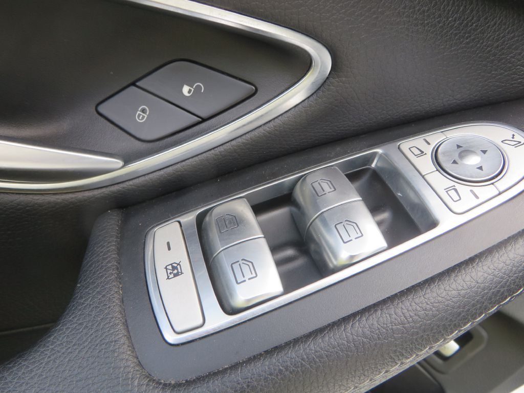 Vehicle image 12 of 24