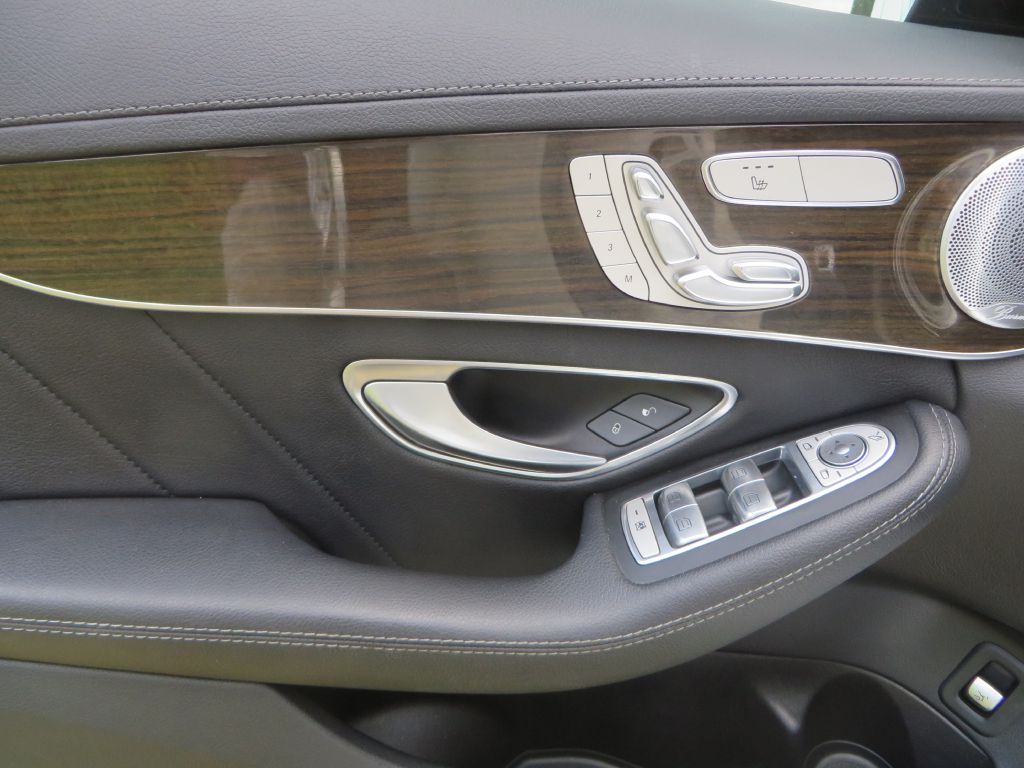 Vehicle image 10 of 24