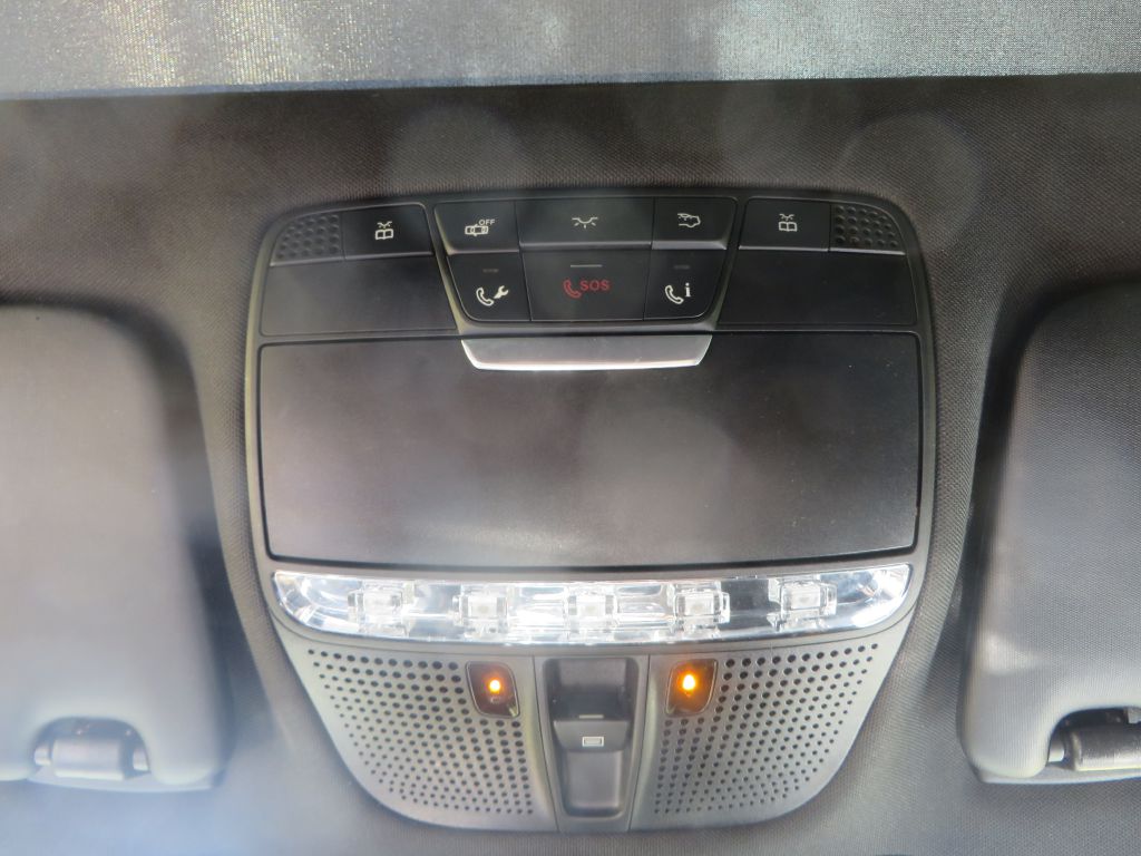 Vehicle image 21 of 24
