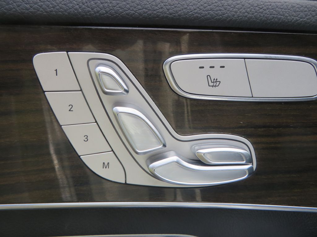 Vehicle image 11 of 24