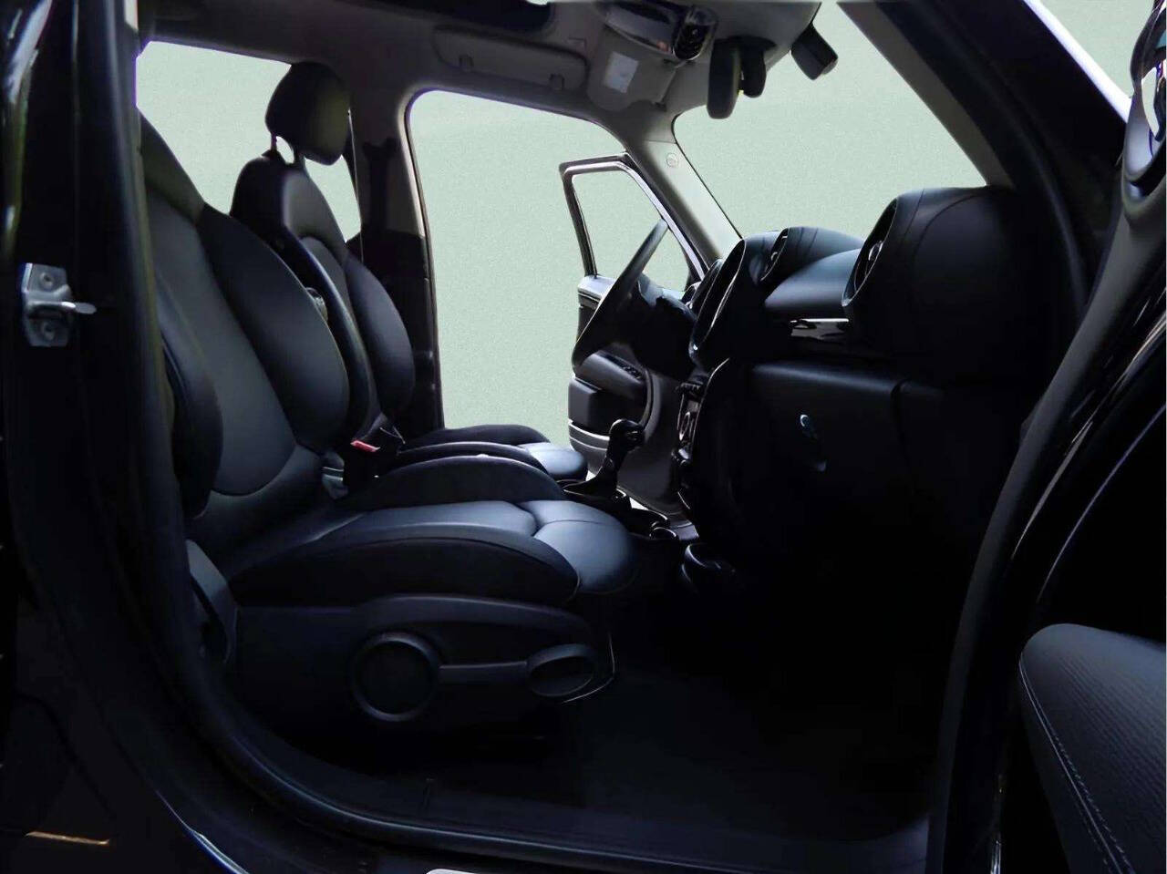 2016 MINI Cooper Countryman S Image 16 of 59