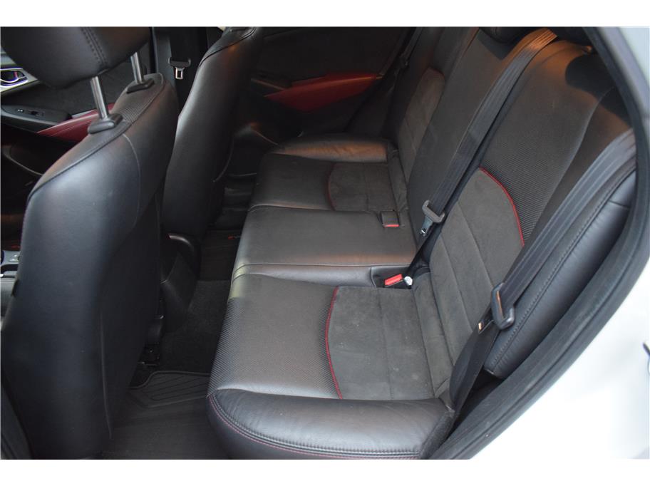Vehicle image 23 of 33