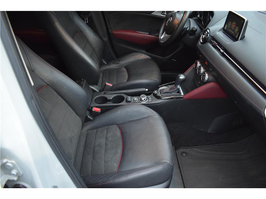 Vehicle image 27 of 33