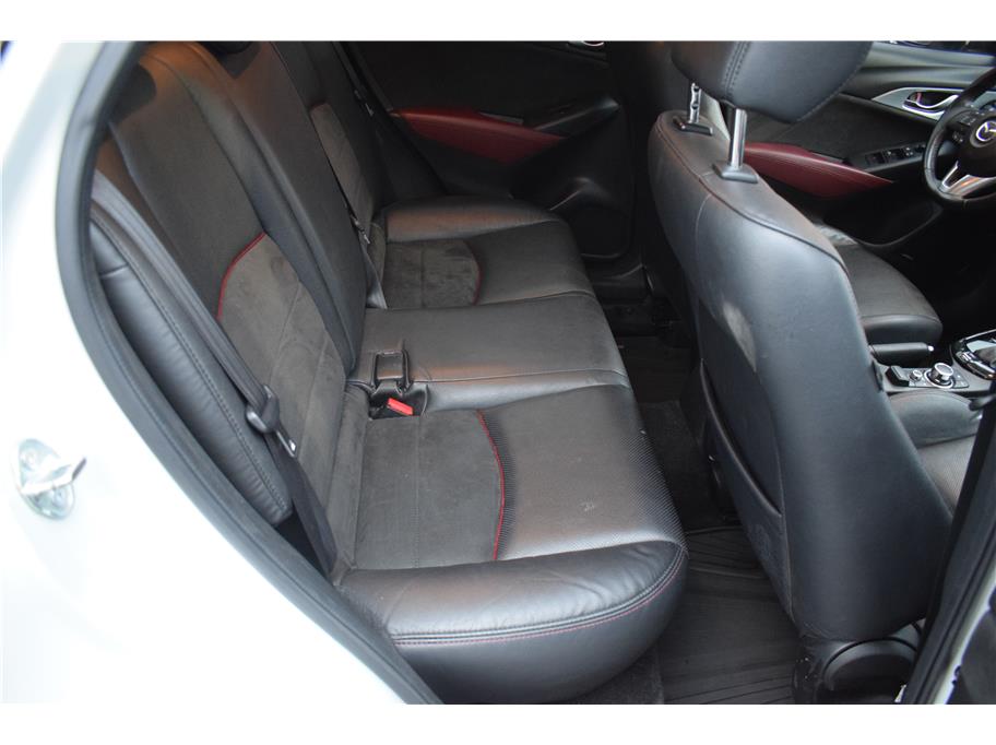 Vehicle image 25 of 33