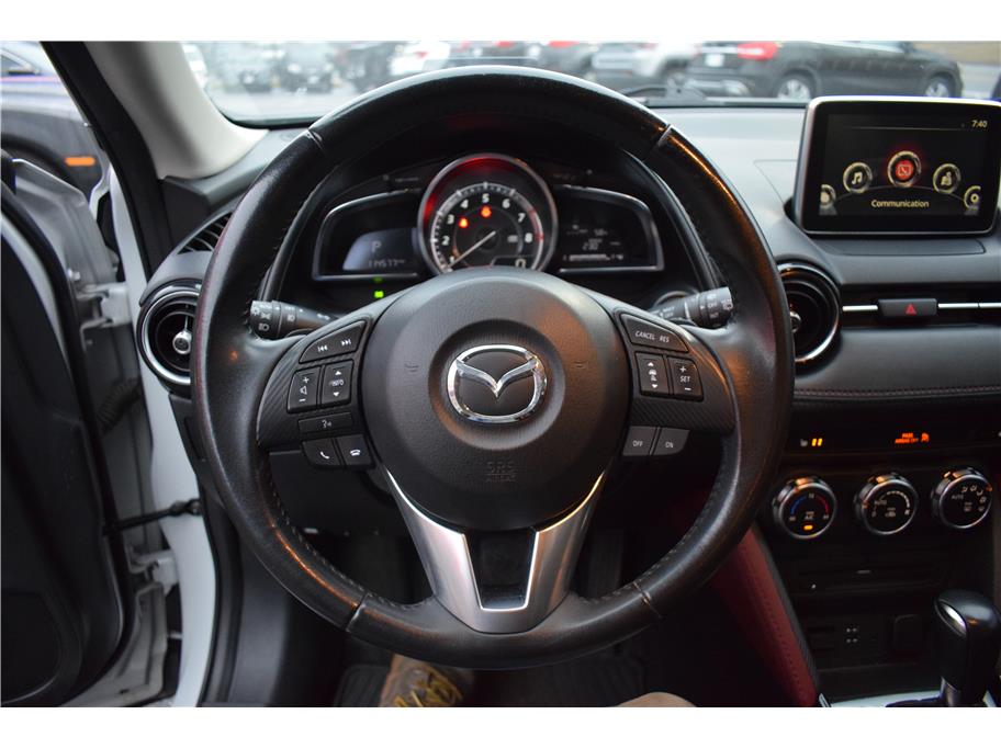 Vehicle image 17 of 33