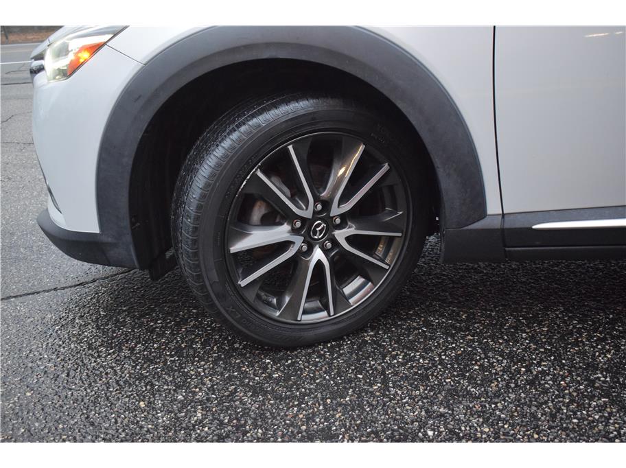 Vehicle image 29 of 33