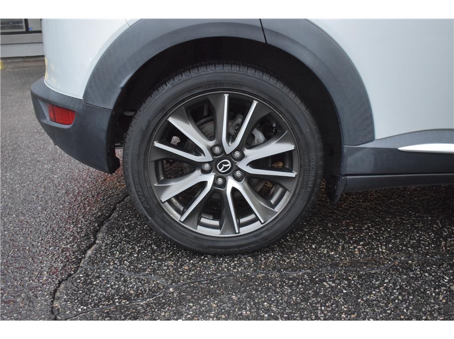 Vehicle image 31 of 33