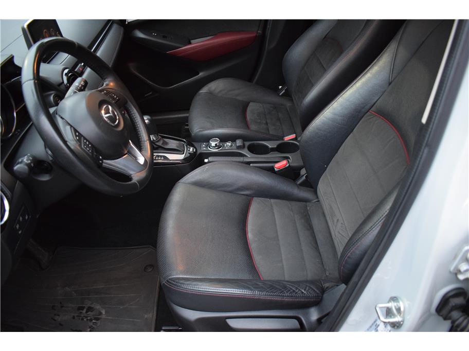 Vehicle image 21 of 33