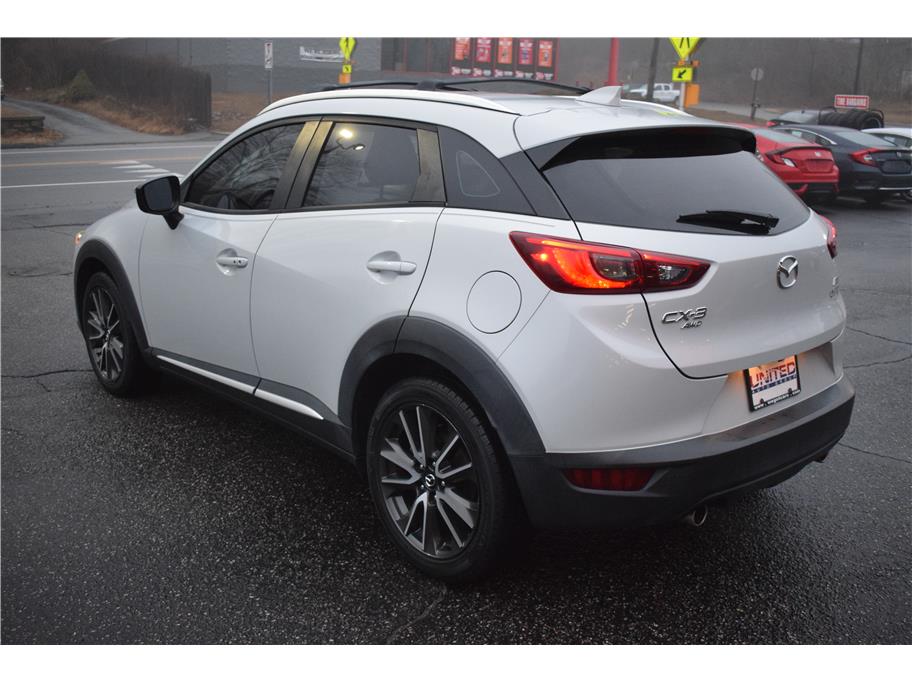 Vehicle image 8 of 33