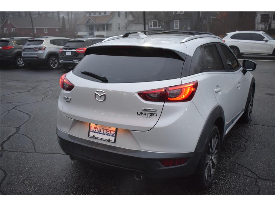 Vehicle image 11 of 33