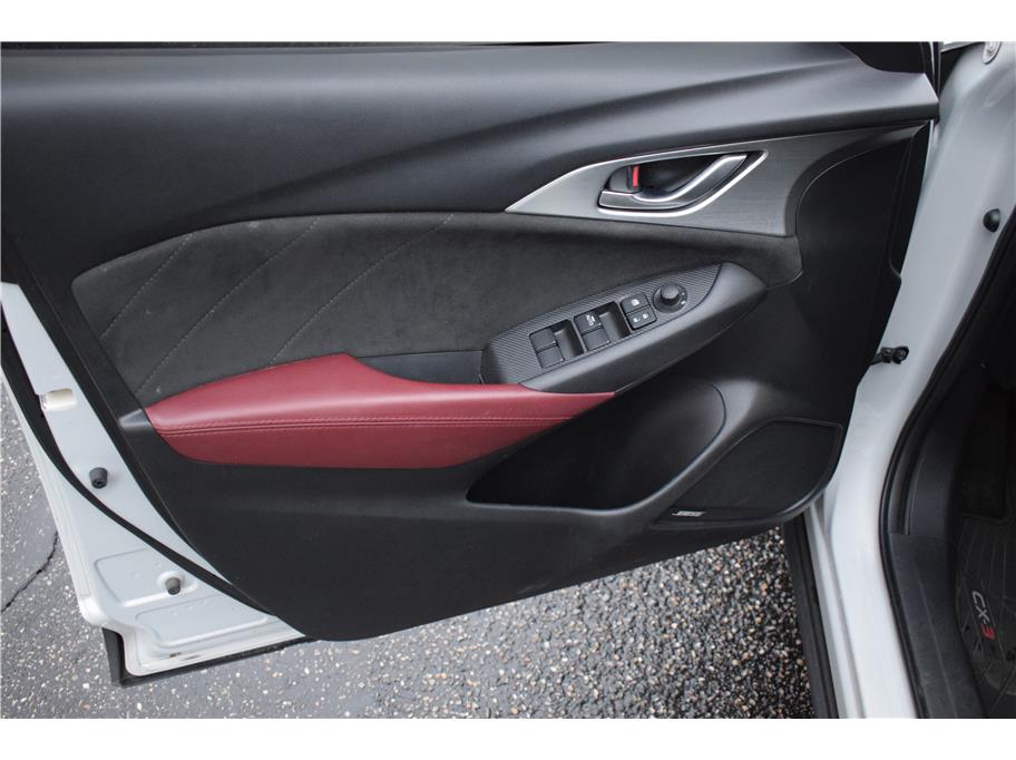 Vehicle image 20 of 33
