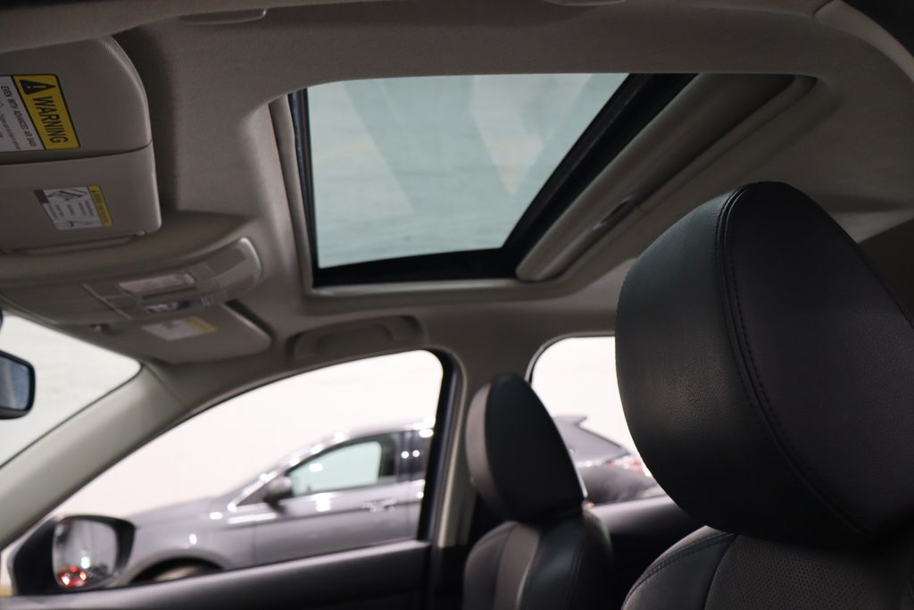 Vehicle image 9 of 40