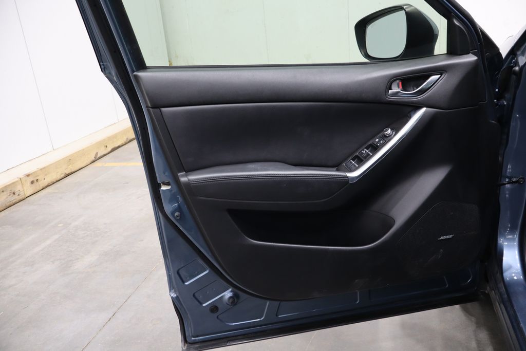 Vehicle image 14 of 40