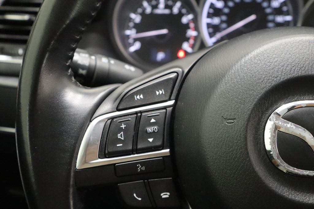 Vehicle image 21 of 40