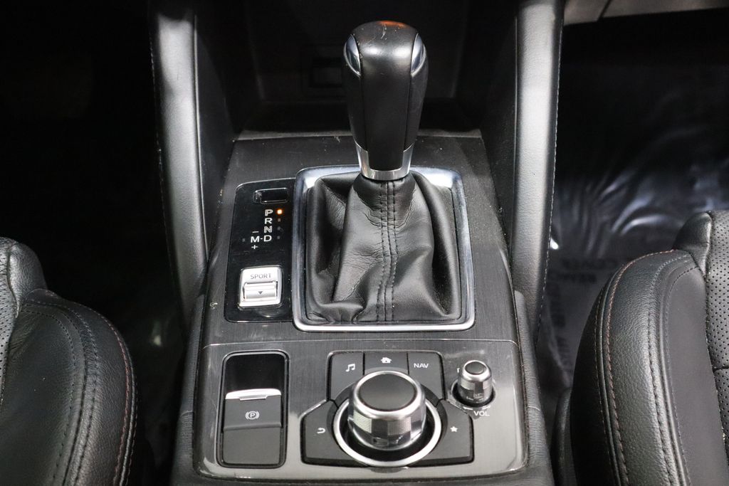 Vehicle image 32 of 40
