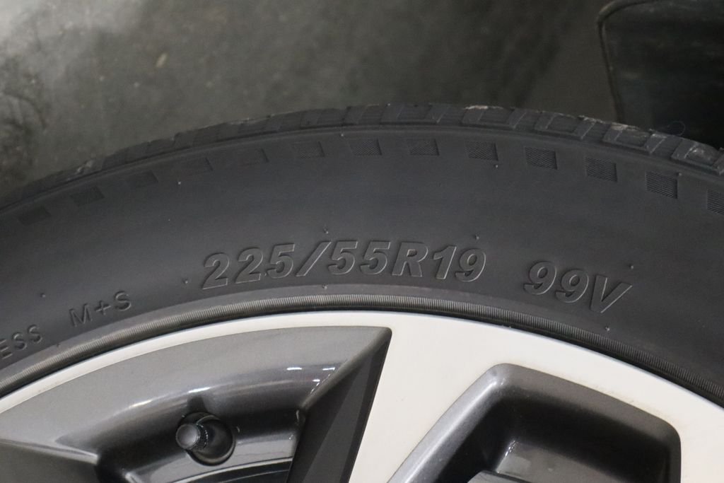 Vehicle image 37 of 40
