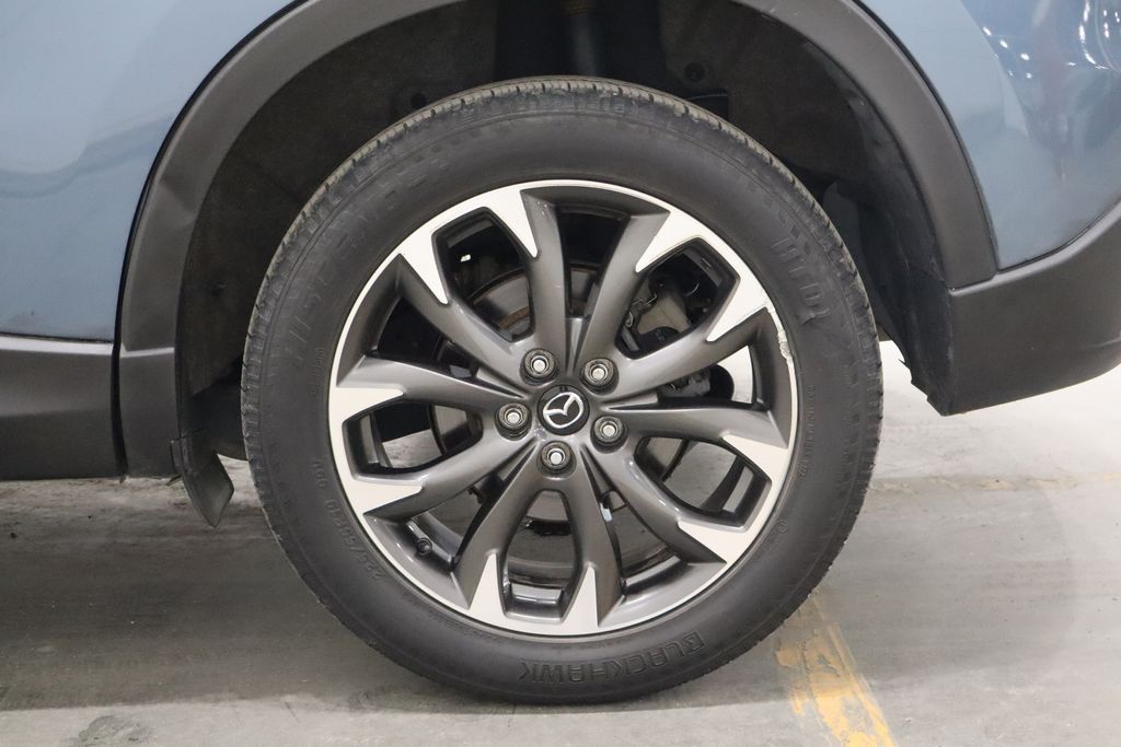 Vehicle image 36 of 40