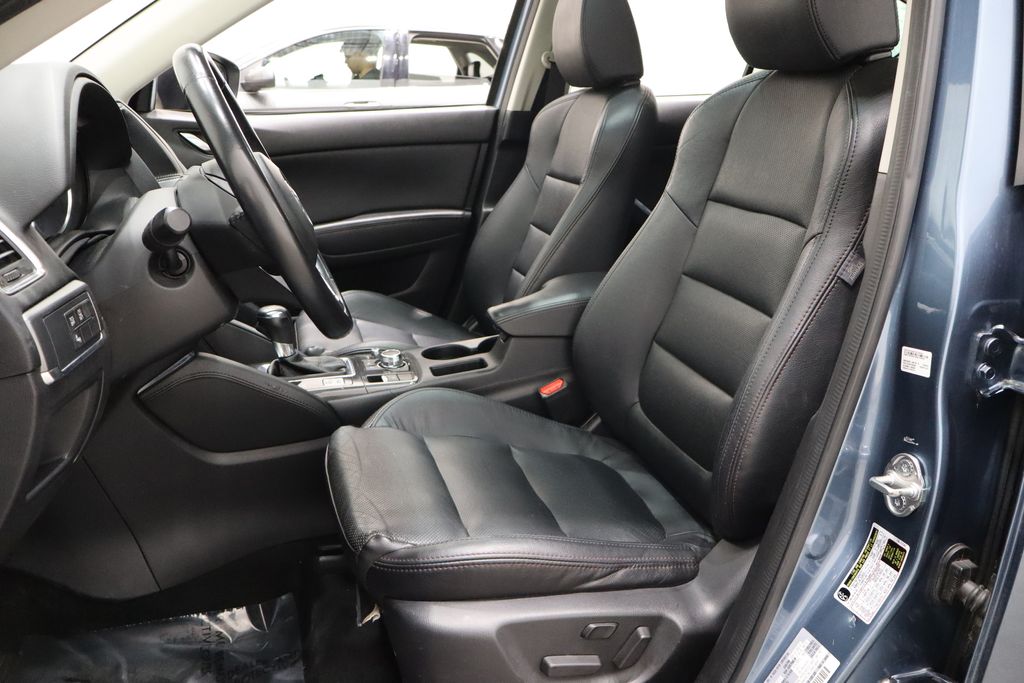Vehicle image 10 of 40
