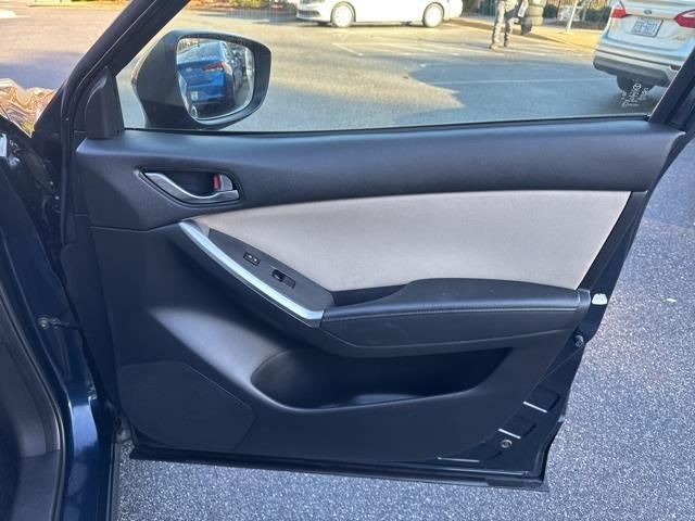 Vehicle image 21 of 44